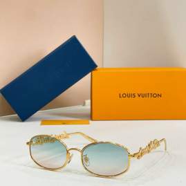 Picture of Louis Vuitton Sunglasses _SKUfw80916476fw